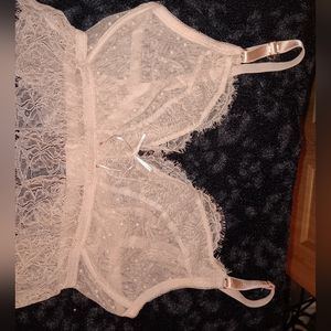 Soft, lacy, sheer bra 40D